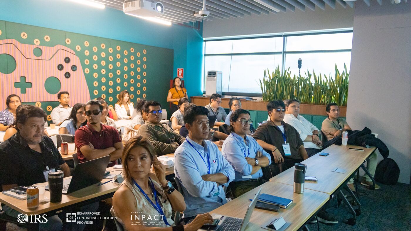 Estudiantes del Master Ejecutivo con sus certificados